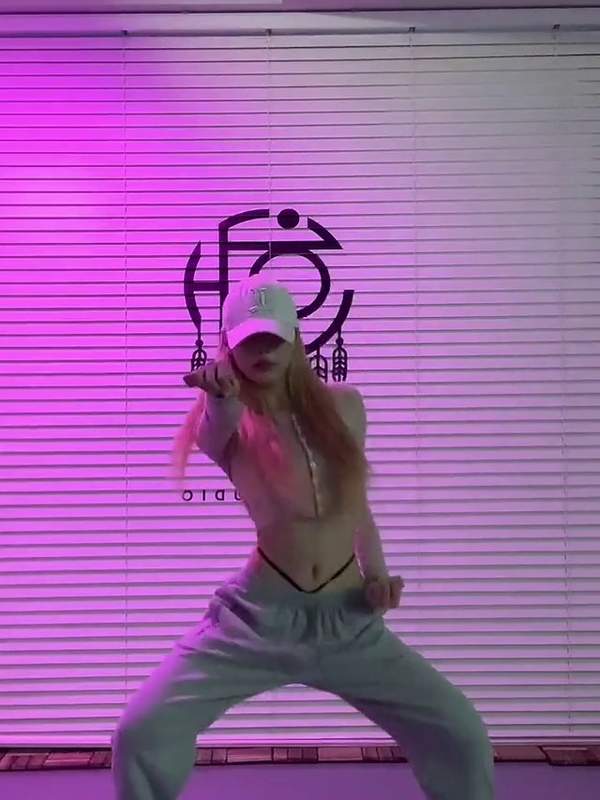 Just shaking my Kpop ass for you. Guess you were craving some oriental spice, huh? Watch me twerk it on beat. 😉 – @hotdance’s Sex Reel On koreanbj.club – TikTok Porn & Shorts