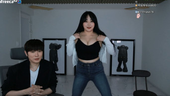 케이x상쾌하이합방 [거유 유륜 노출]