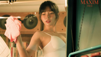 [무삭제판] 구석 구석 청소해주는 은유화_MAXIM RED.