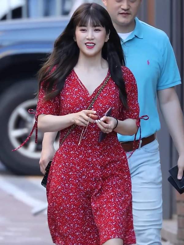 Catch me strolling down the street in this red hot number, bum swaying for your pleasure. K-popFap, prepare to be provoked! – @dancingqueen’s Sex Reel On koreanbj.club – TikTok Porn & Shorts