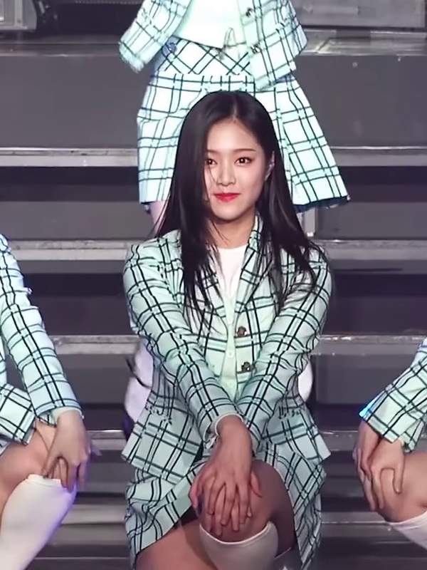 Your favorite naughty schoolgirls up on the stage, skirts barely legal. Dive into some tasteful KpopFap, folks – you wouldn’t want to miss this 😉 – @dancingqueen’s Sex Reel On koreanbj.club – TikTok Porn & Shorts