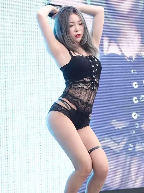 Just me in my naughty little number, getting all eyes on this body. A girl’s gotta do what a girl’s gotta do for her KpopFap crew! 😉 – @belle.blane’s Sex Reel On koreanbj.club – TikTok Porn & Shorts