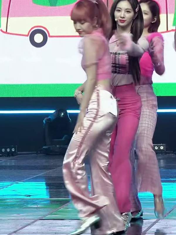 Just a naughty bunch of gals in pink, teasing on stage. Ready to make your KpopFap dreams come true!😉 – @hotdance’s Sex Reel On koreanbj.club – TikTok Porn & Shorts