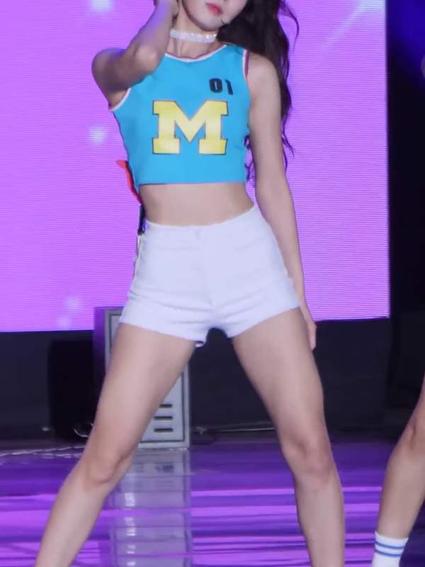 Gyrating in a soft blue top and a skimpy thong on stage got ya eyes popping, didn’t it? KpopFap, enjoy the sassy show folks. 💦 – @nasty_soul’s Sex Reel On koreanbj.club – TikTok Porn & Shorts