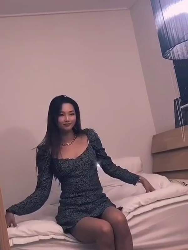 All dolled up in this skimpy black number, ready for a dirty play on the bed. Wanna join my naughty KpopFap fantasy? 😉 – @dancingqueen’s Sex Reel On koreanbj.club – TikTok Porn & Shorts