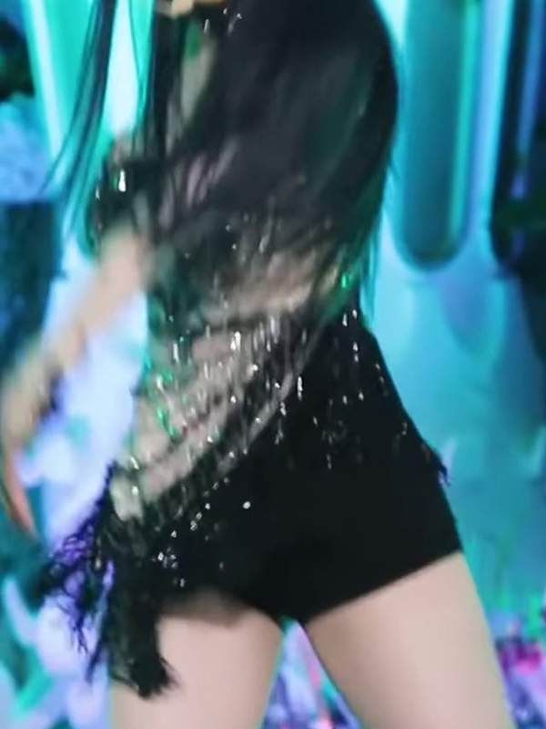Strutting in my sexy black number, ready to tantalize the KpopFap crowd. Watch me shake this tight little ass. 🍑 – @dancingqueen’s Sex Reel On koreanbj.club – TikTok Porn & Shorts