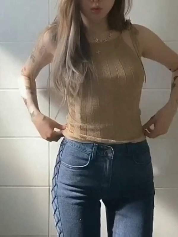 Just a fierce babe in a tank top and jeans, waiting in the bathroom for some fun. Swipe for a kinky KpopFap experience. – @dancingqueen’s Sex Reel On koreanbj.club – TikTok Porn & Shorts